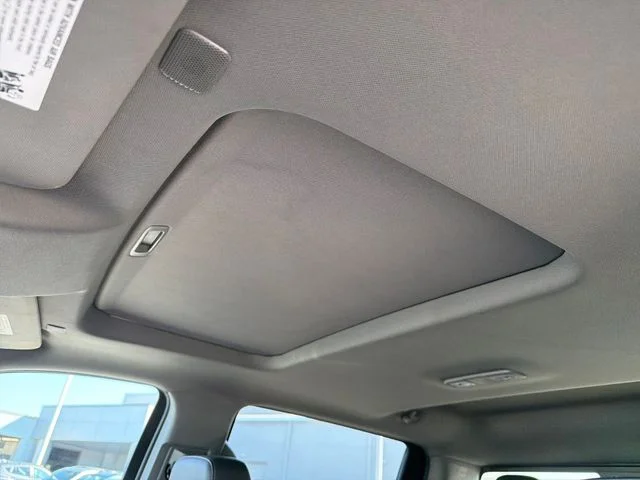 Used 2022 Silver GMC SLT image 18