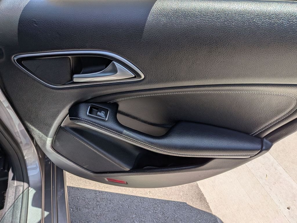 Used 2018  Mercedes-Benz CLA 250 image 19