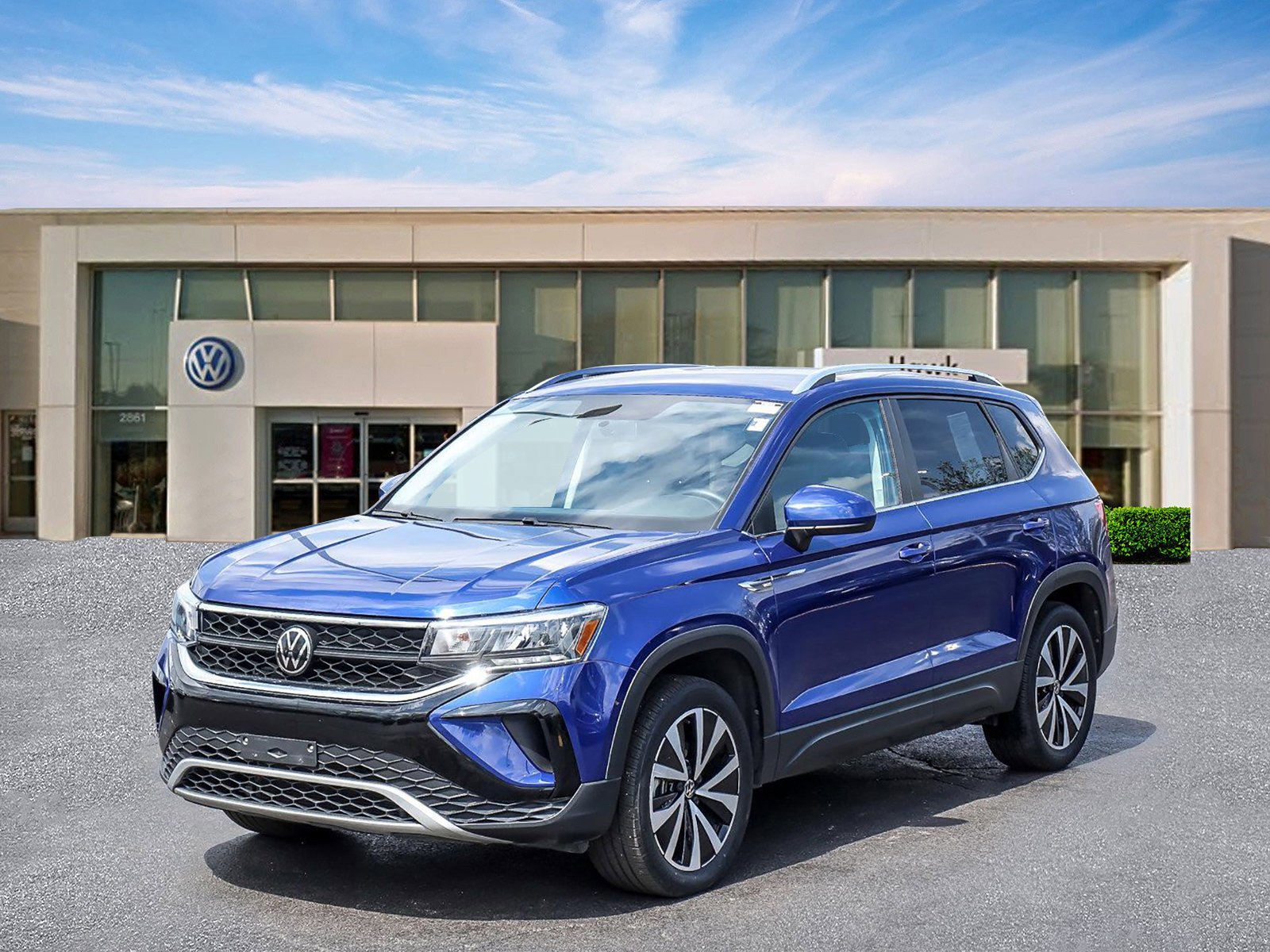 Used 2022 Dusk Blue Metallic Volkswagen SE image 3