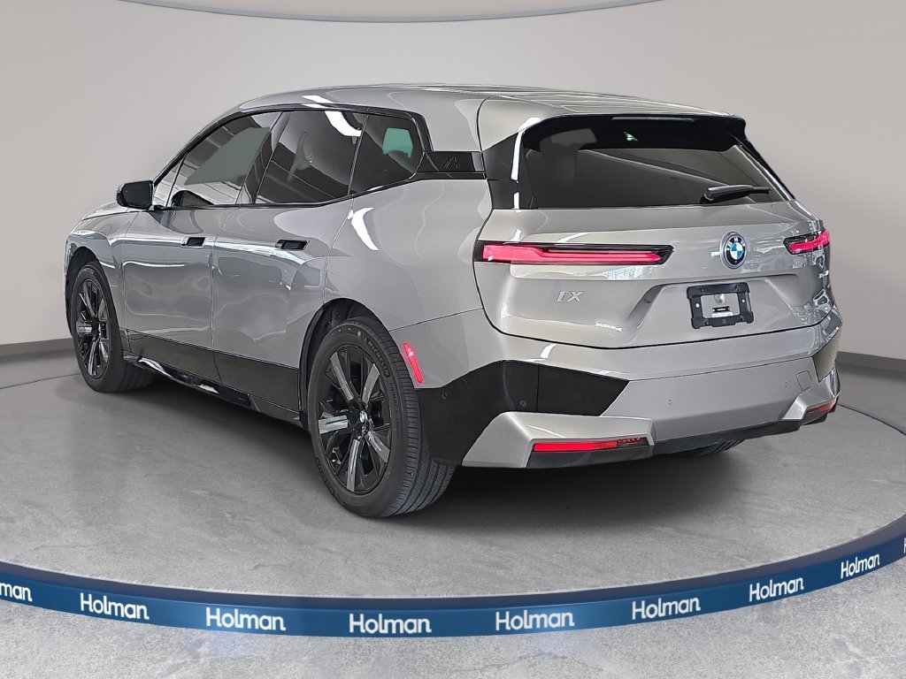 Certified Used 2024 Oxide Gray Metallic BMW xDrive50 image 9