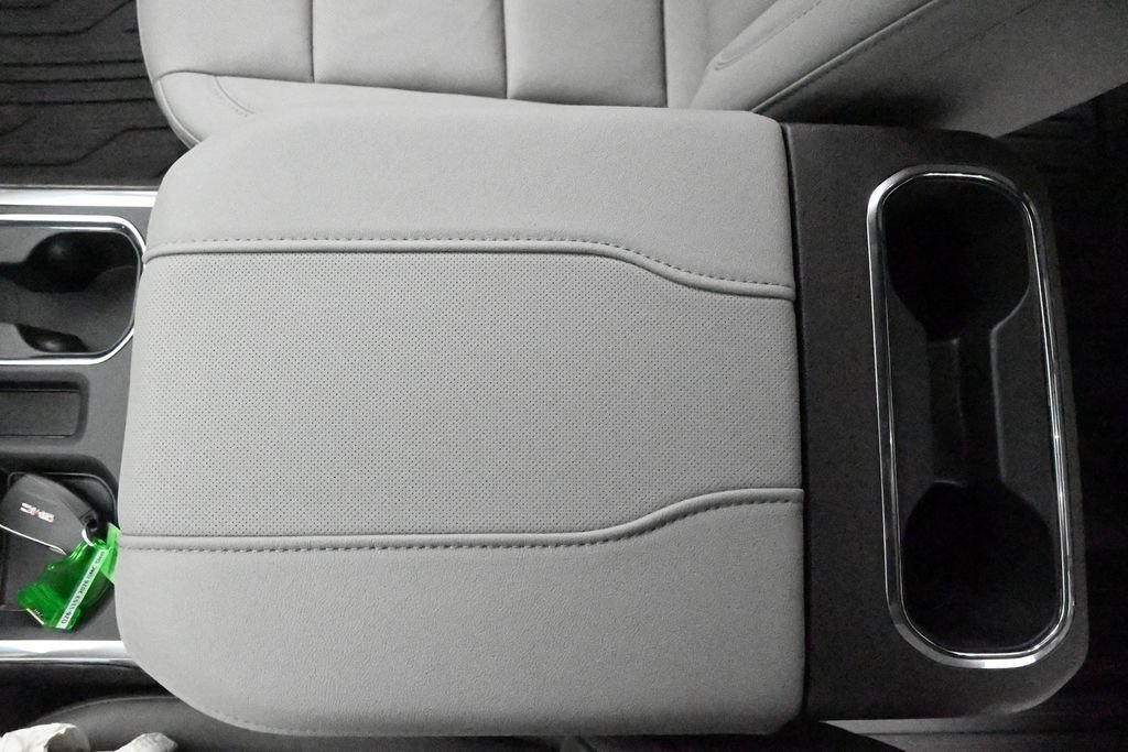 2026 GMC Sierra 1500 SLT - Photo 18
