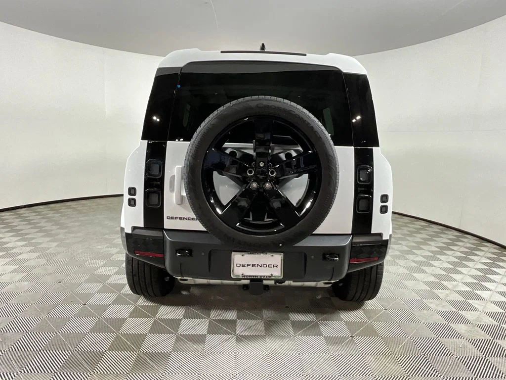New 2026 Fuji White Land Rover X-Dynamic SE image 7