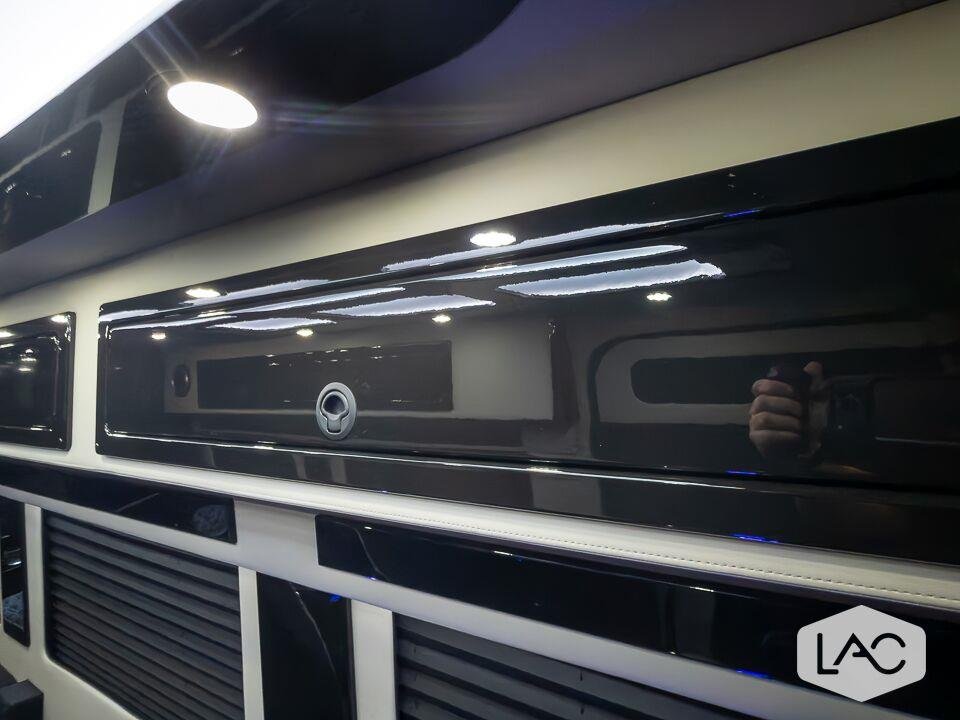 New 2027 BLACK OGV LUXURY COACH 170EXT image 21