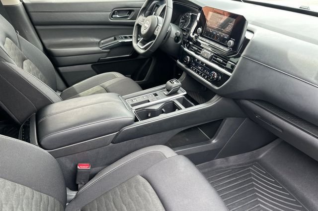Used 2025 White Nissan SV image 16