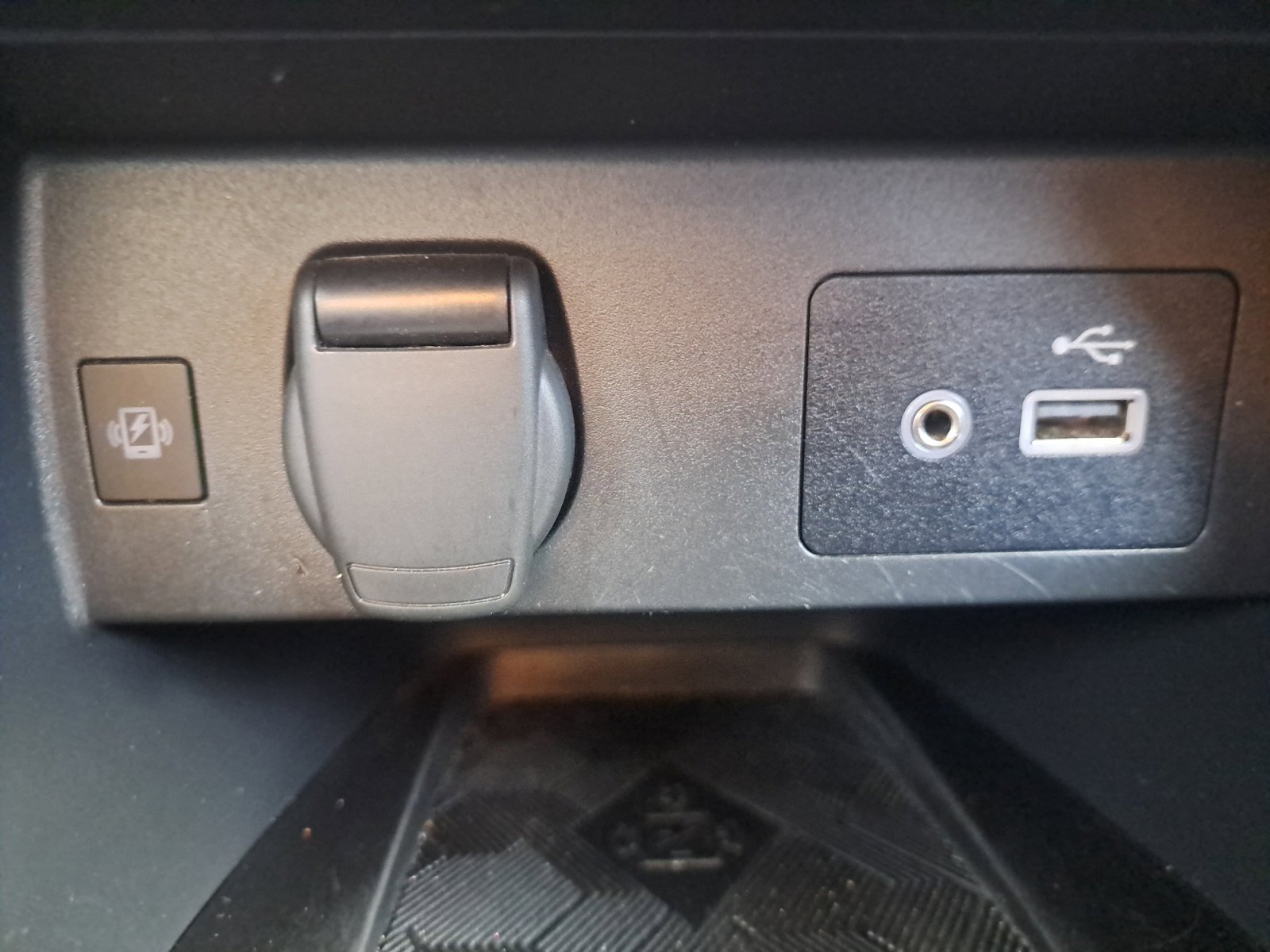 Used 2025 Gun Metallic Nissan SV image 19