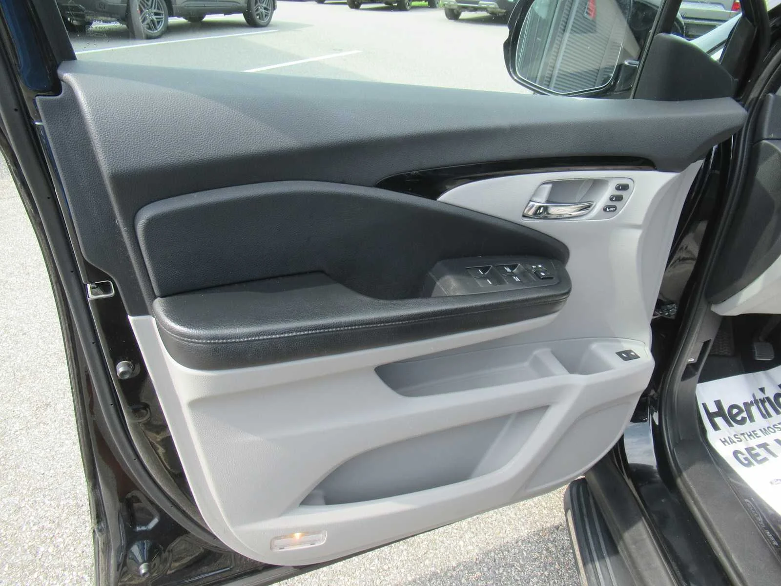 Used 2016 Black Forest Pearl Honda Touring image 26