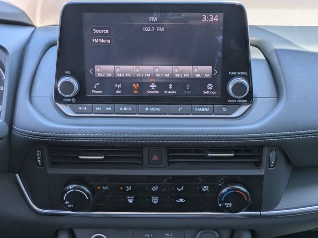Used 2021 Red Nissan S image 18