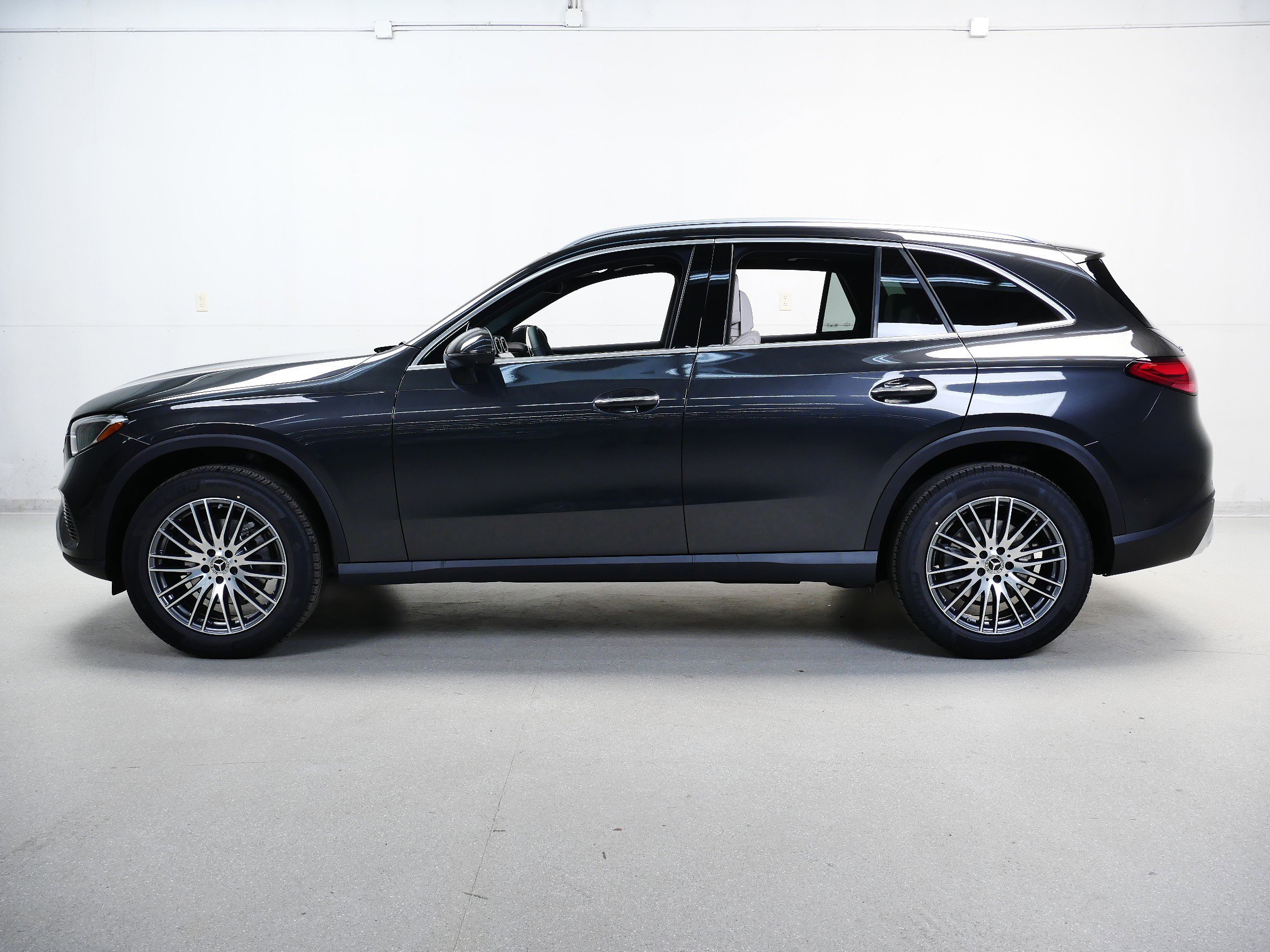 New 2026 Graphite Grey Metallic Mercedes-Benz GLC 300 image 17