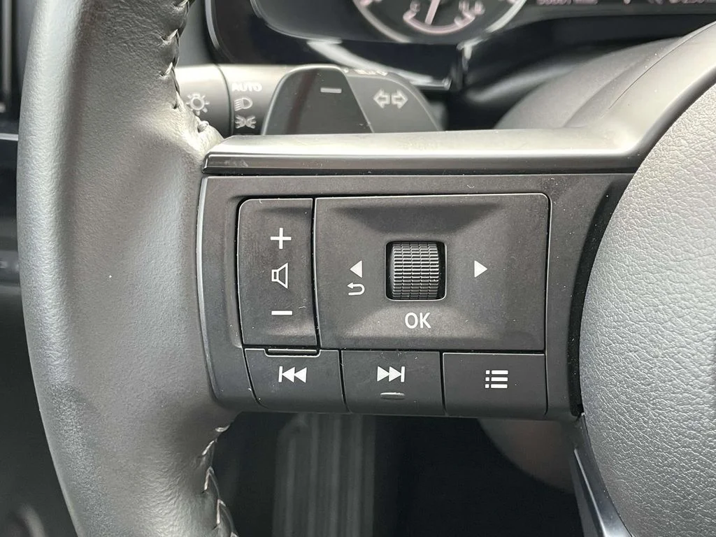 2025 Nissan Pathfinder SV - Photo 10