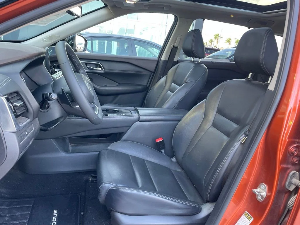 Certified Used 2021 Orange Nissan SL image 11