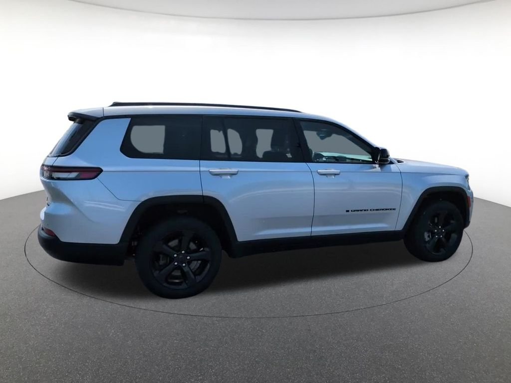 Used 2025 Silver Jeep Limited image 6