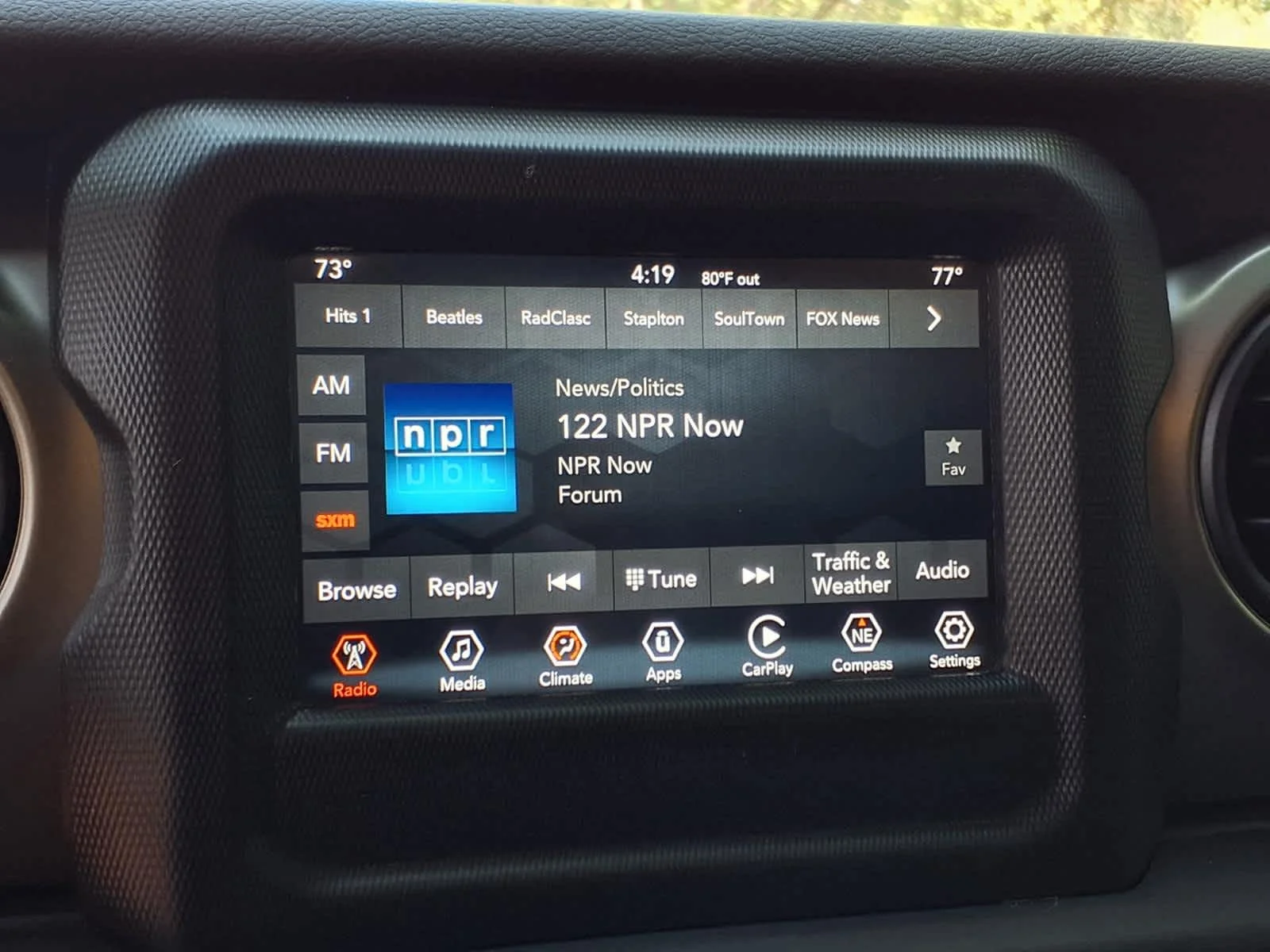 Used 2019  Jeep Sport S image 17
