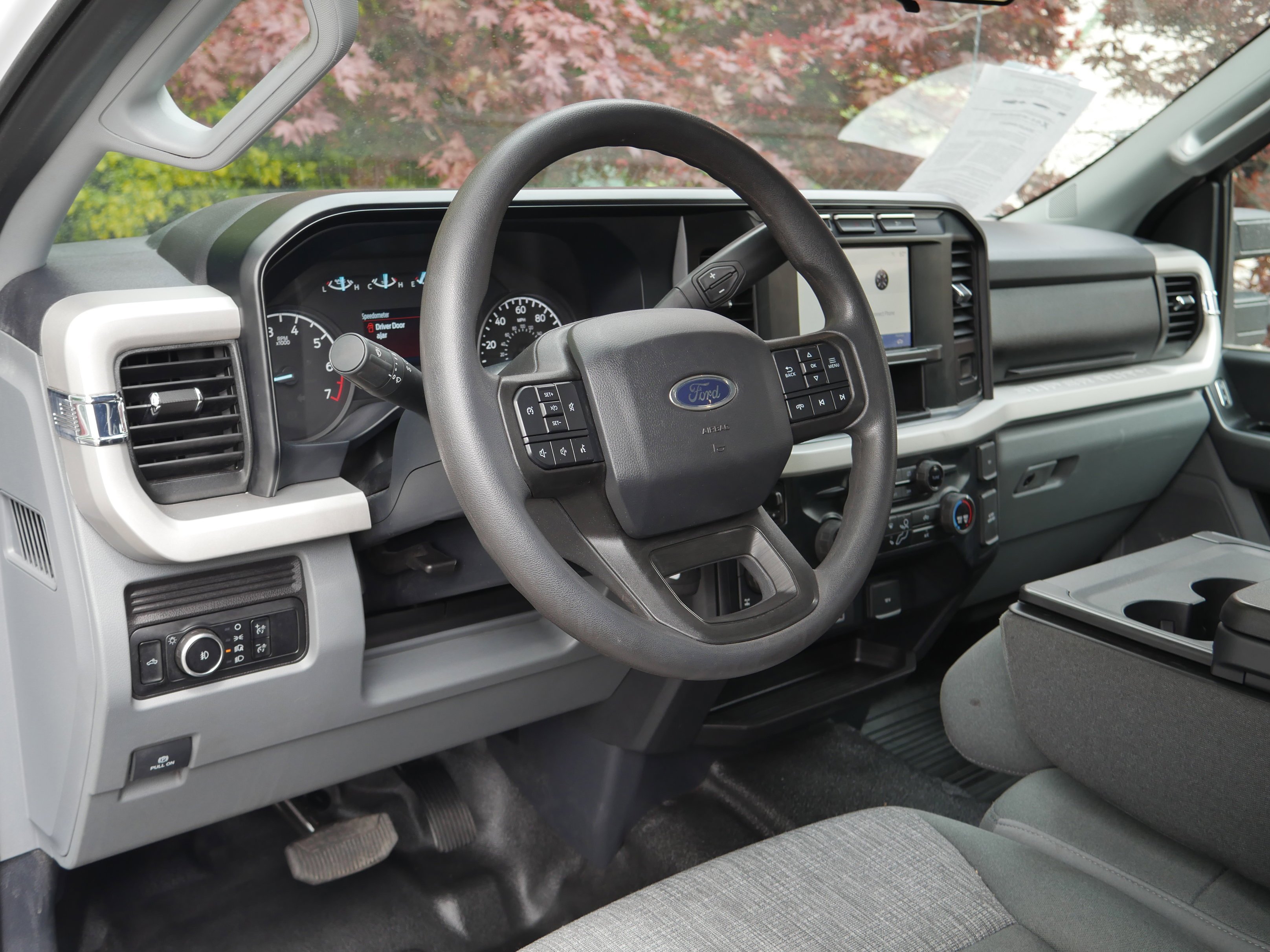 Used 2024 Oxford White Ford XLT image 4