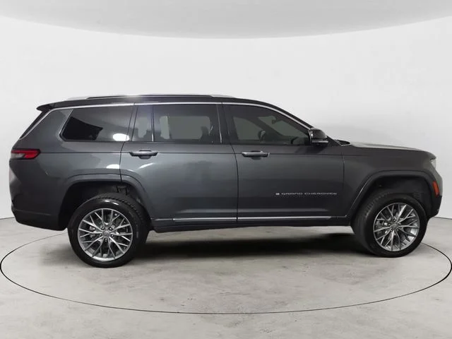 Used 2022 Gray Jeep Summit image 6