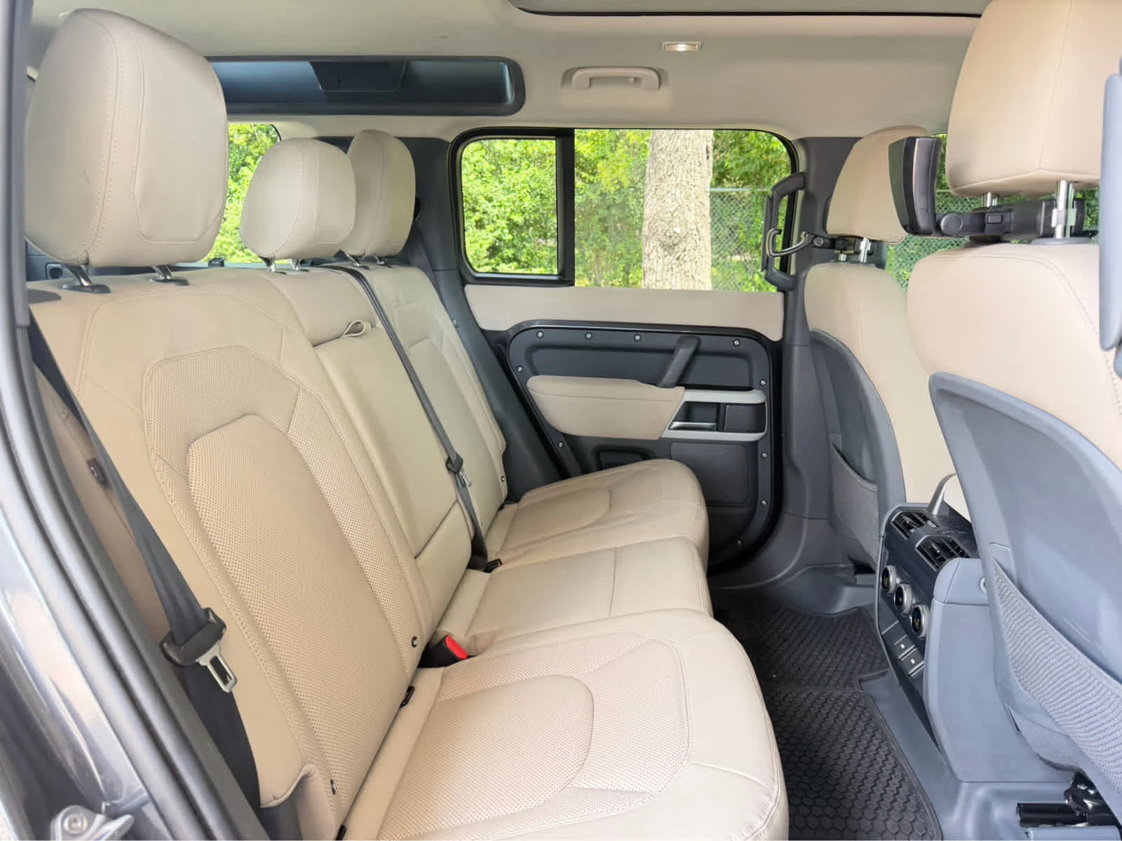 Used 2023 Carpathian Grey Premium Metallic Land Rover SE image 16