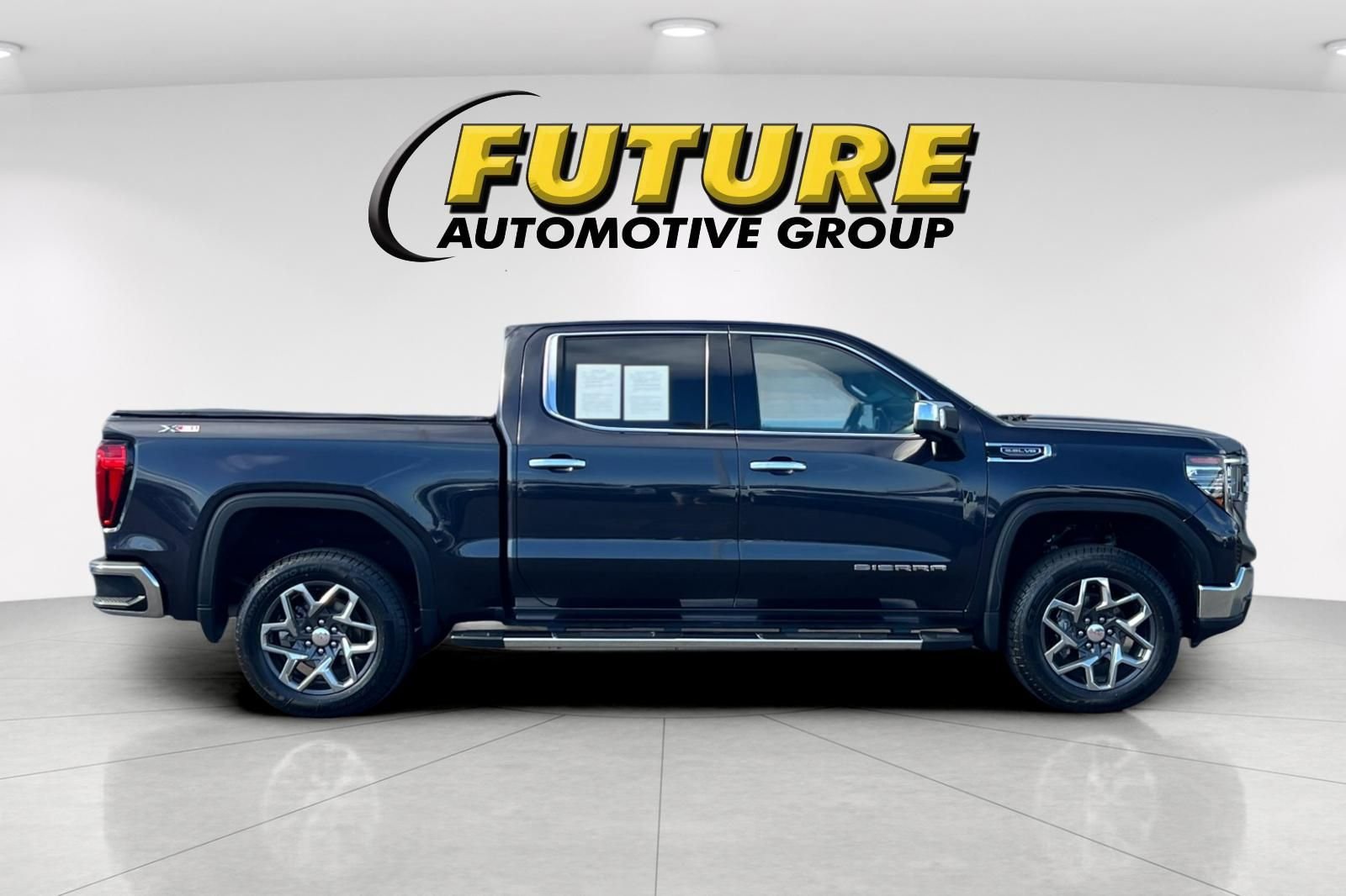 Used 2023 Silver GMC SLT image 3