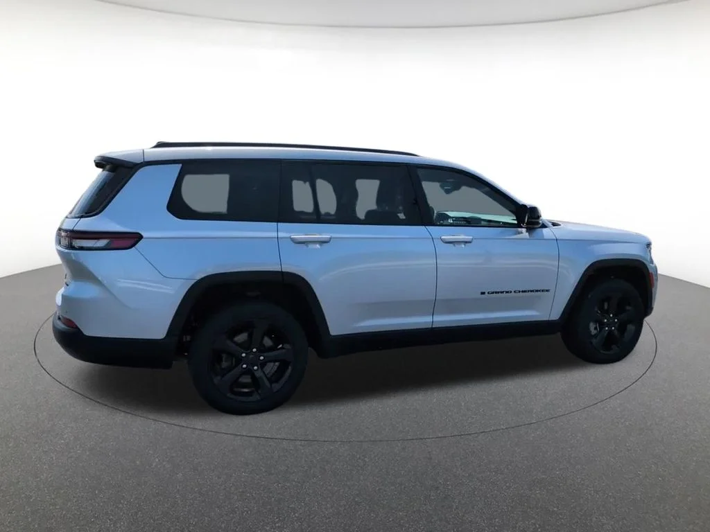 Used 2025 Silver Jeep Limited image 6