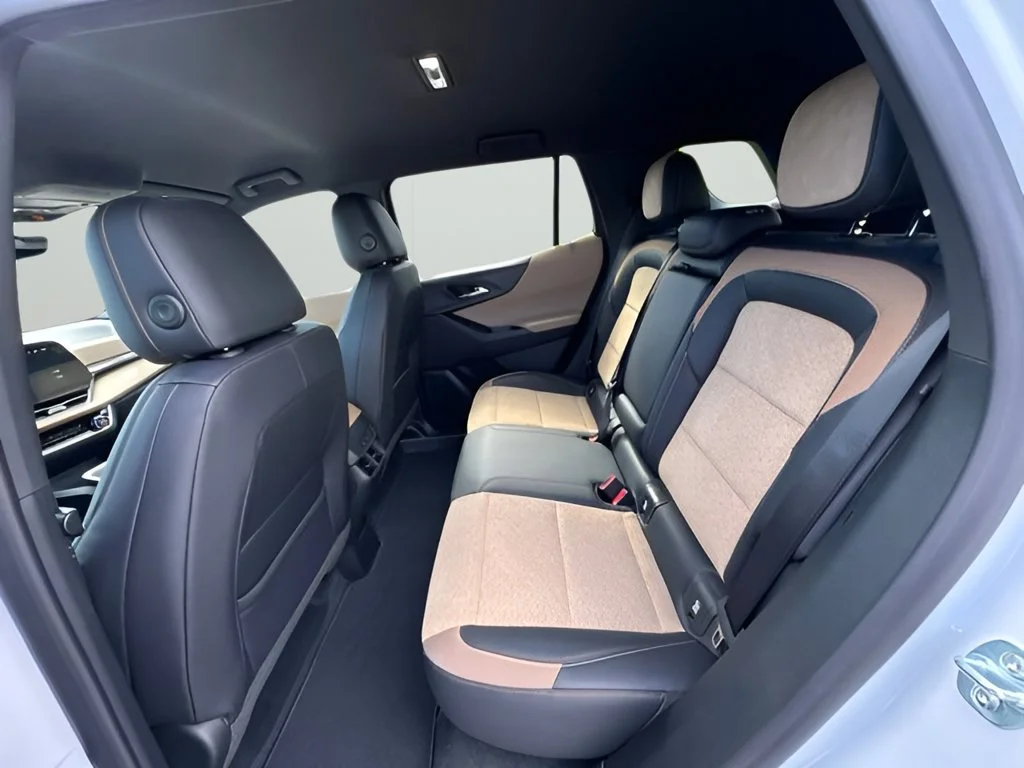 New 2027 Polar White Tricoat Chevrolet ACTIV image 17