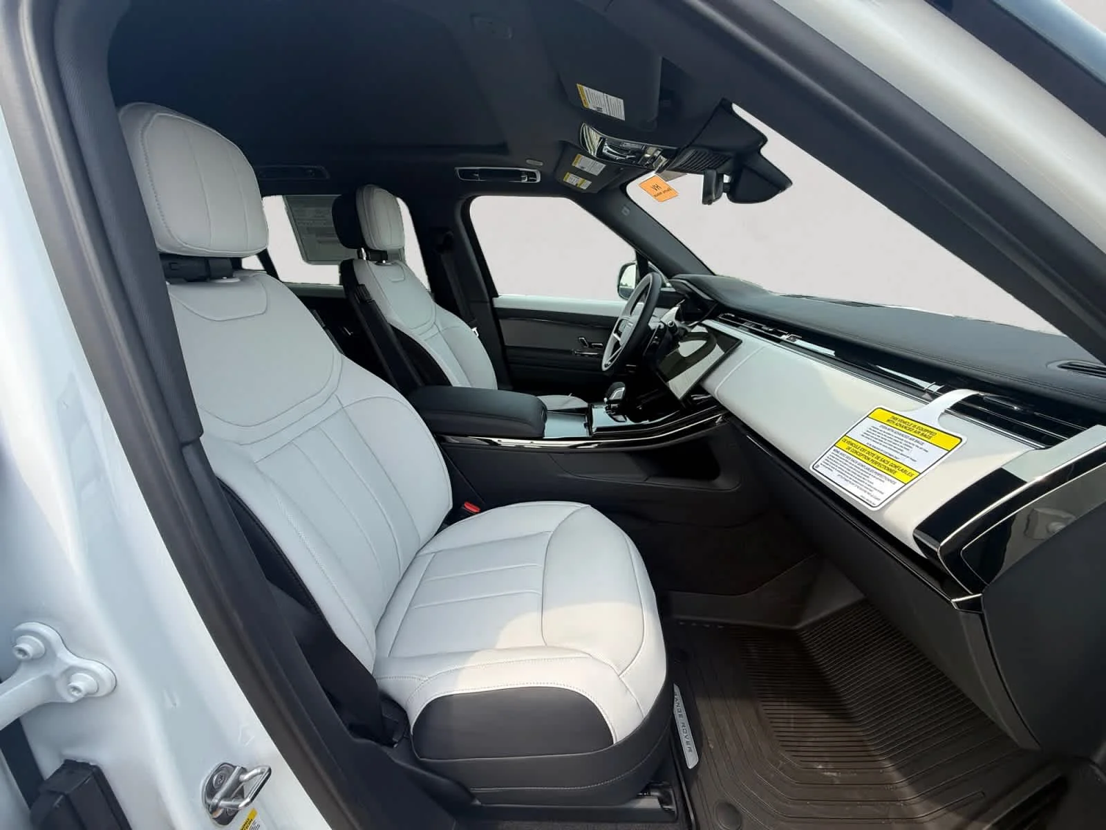 New 2026 Fuji White Land Rover Dynamic SE image 15