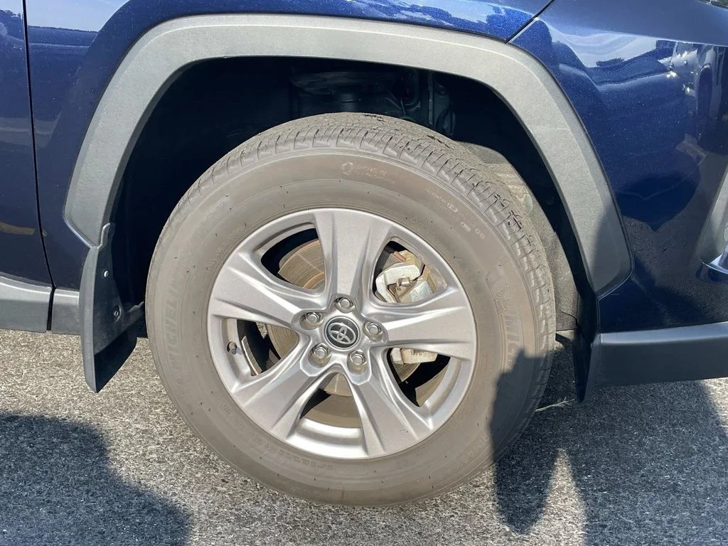 Used 2025  Toyota XLE image 10
