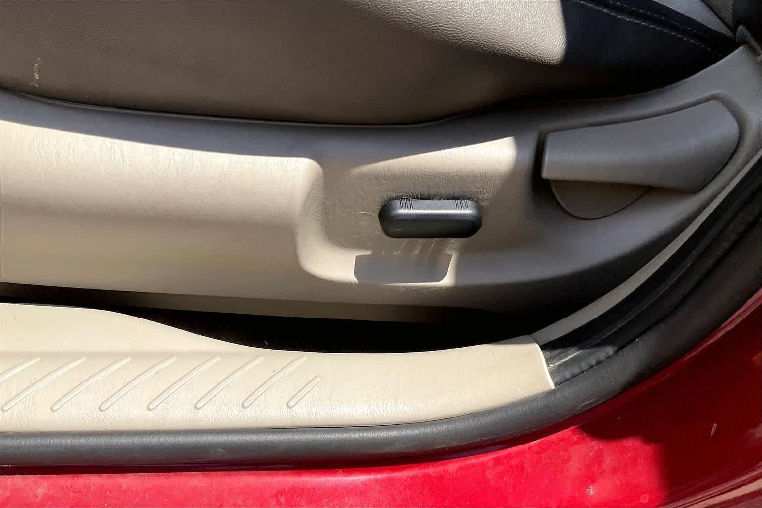 Used 2010 Sangria Red Metallic Mercury Premier image 29