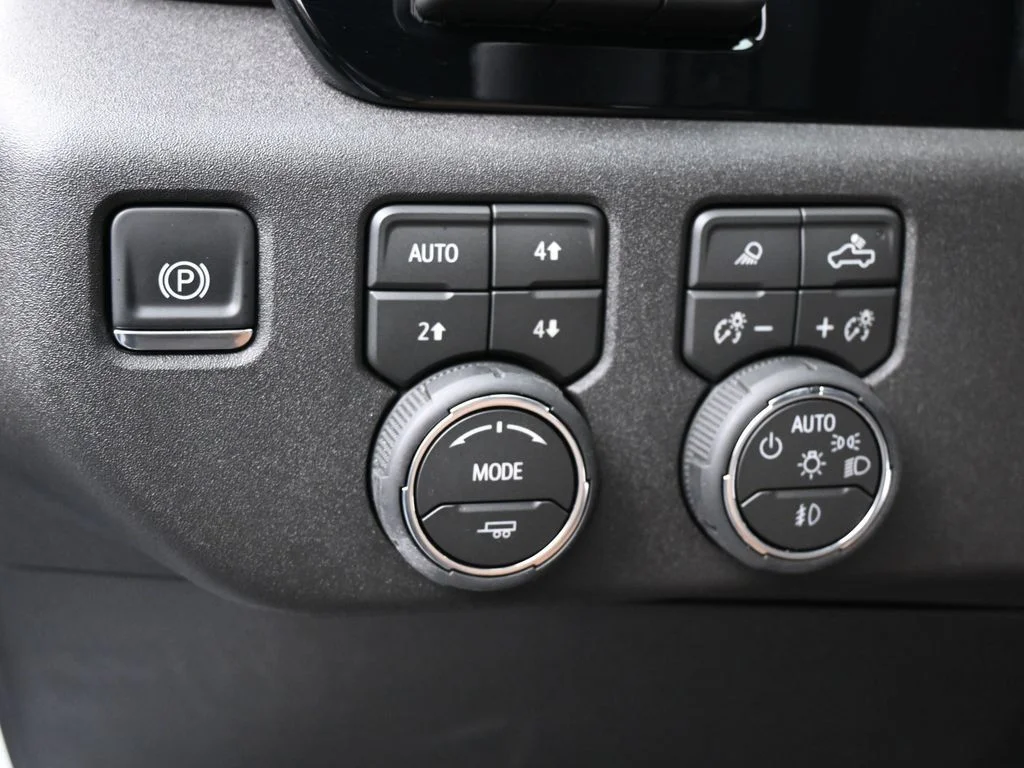 Used 2026 Summit White Chevrolet High Country image 17