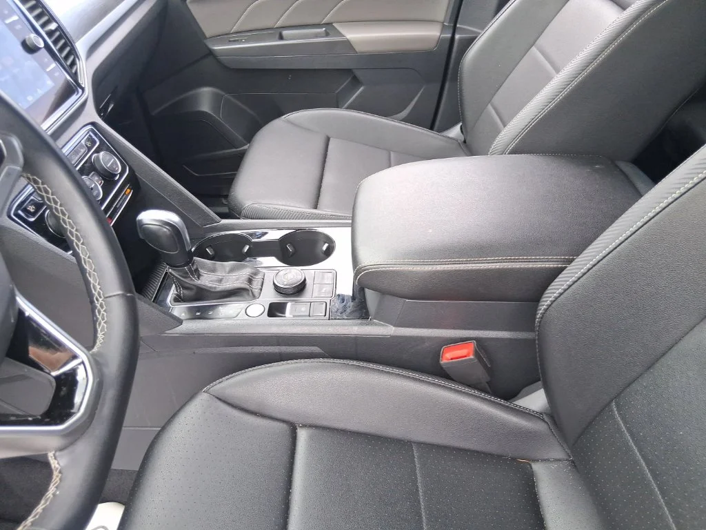 Used 2023 Black Volkswagen 3.6L V6 SE w/Technology image 15