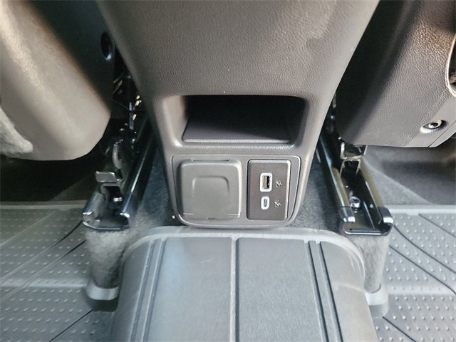 Used 2025 Iridescent Pearl Tricoat Chevrolet ACTIV image 27