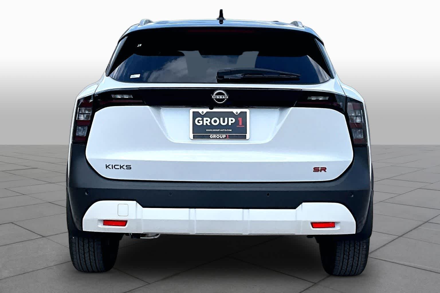 New 2026 Aspen White Tricoat/Super Black Nissan SR image 4