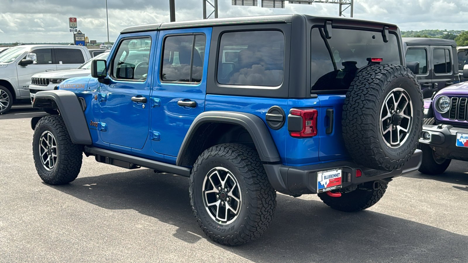 New 2026 Hydro Blue Pearl-Coat Exterior Paint Jeep Rubicon image 7