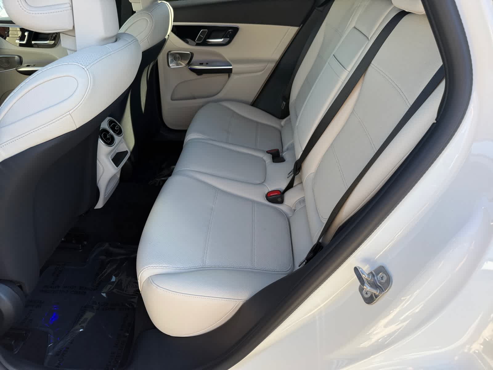 New 2027 Polar White Mercedes-Benz GLC 300 image 11
