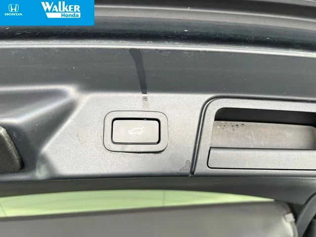 Used 2019 Black Land Rover SE R-Dynamic image 43