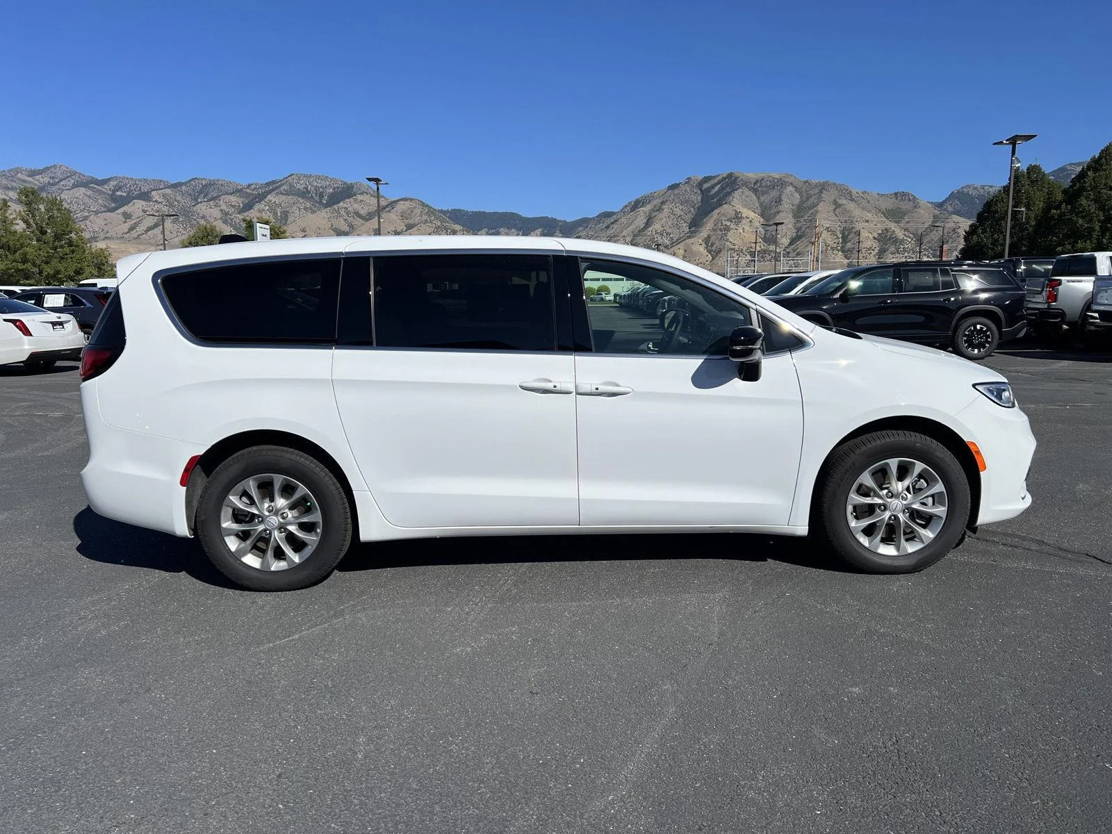 2026 Chrysler Pacifica Limited - Photo 6