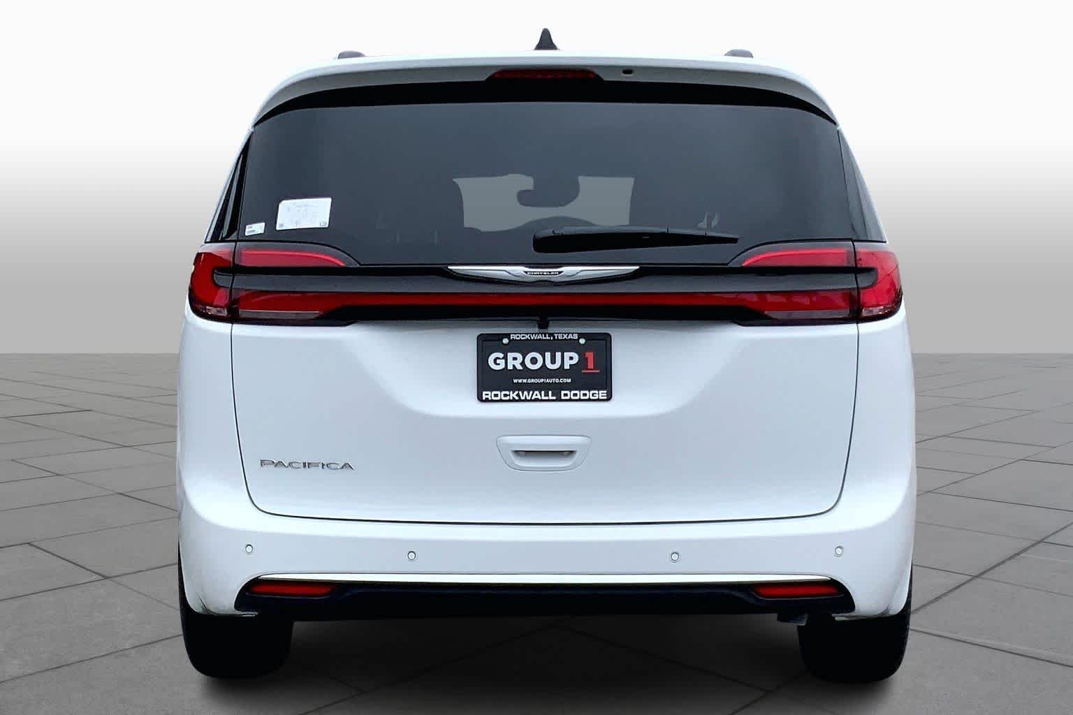 New 2026 Bright White Clear-Coat Exterior Paint Chrysler Pinnacle image 4