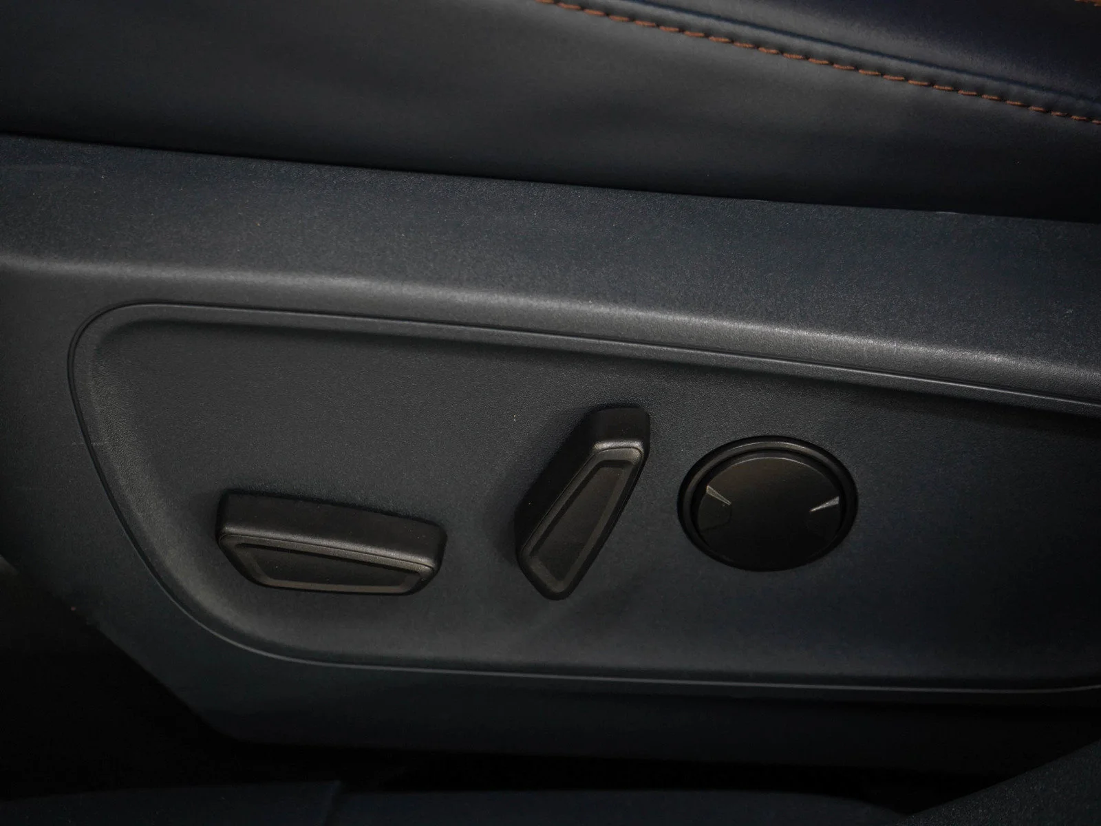 Used 2022 Gray Metallic Ford Lariat image 24