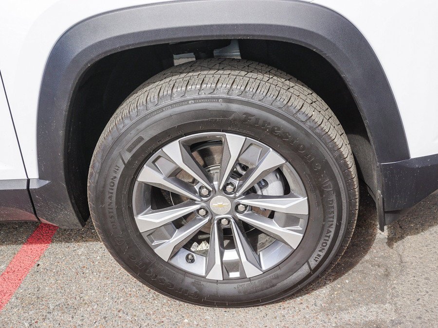 Used 2026 Summit White Chevrolet LT image 9