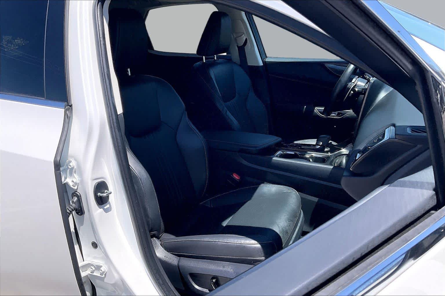 Used 2025 Eminent White Pearl Lexus Premium image 9