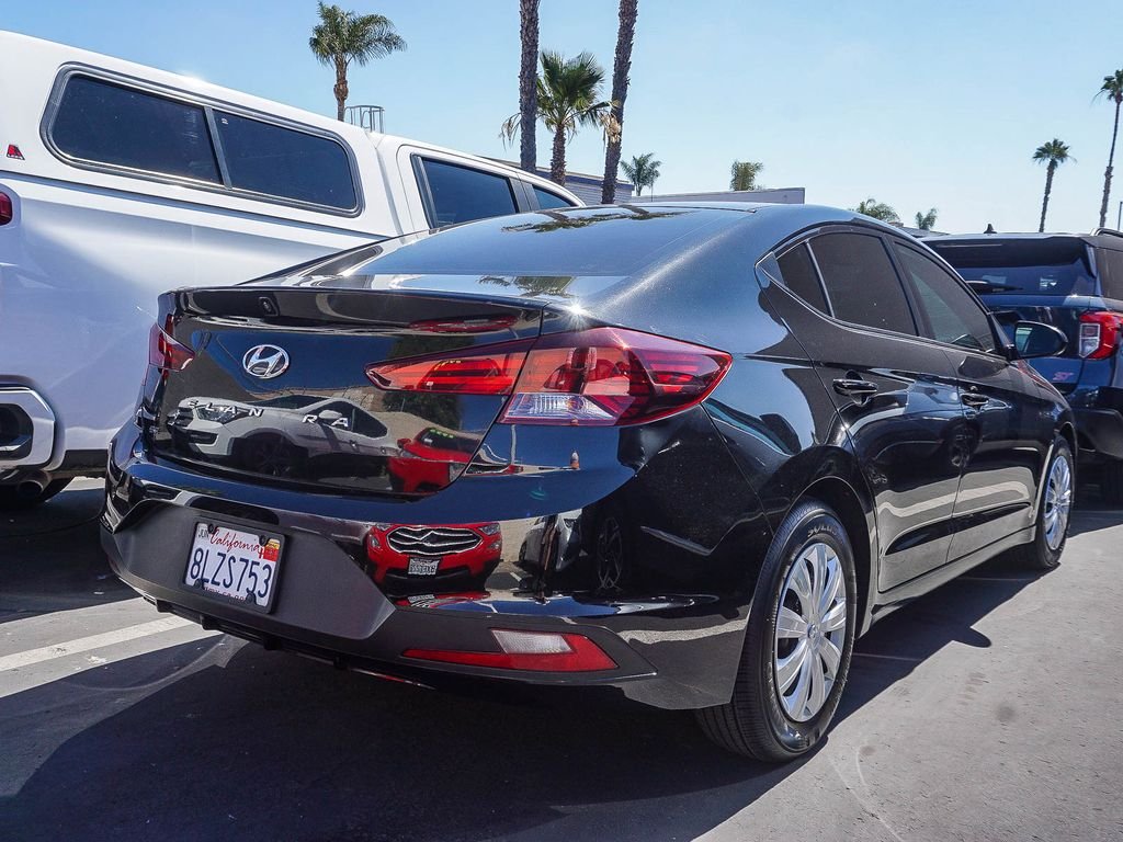 Used 2019 Black Hyundai SE image 6