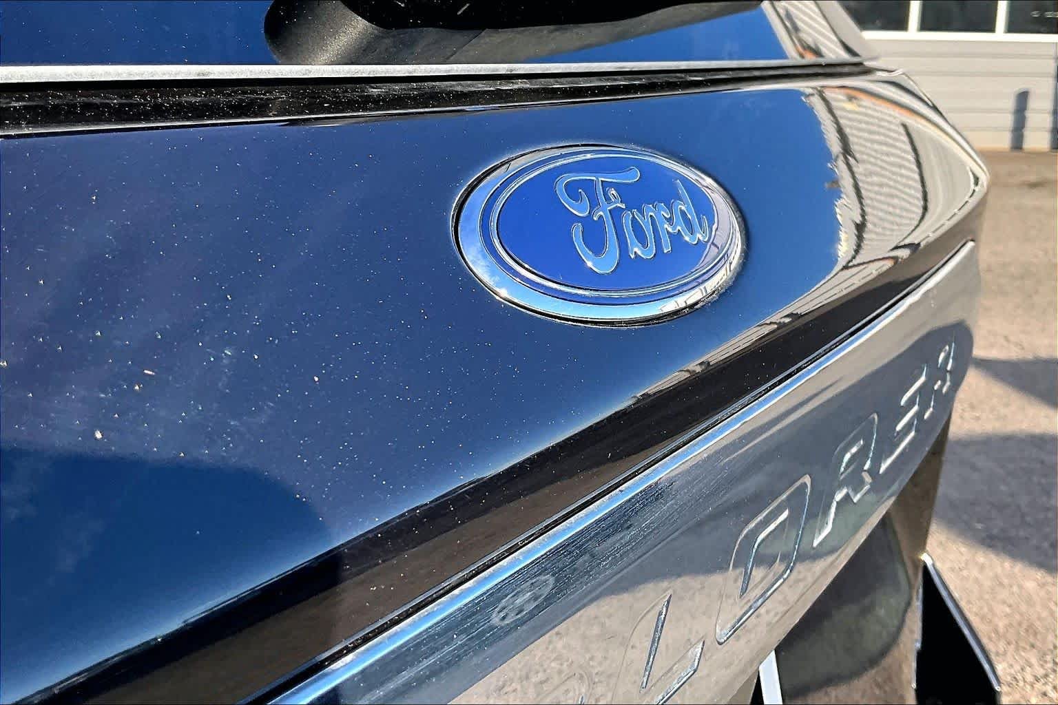 Used 2023 Agate Black Metallic Ford XLT image 34