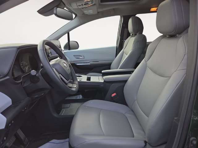 Used 2025  Toyota XLE image 11