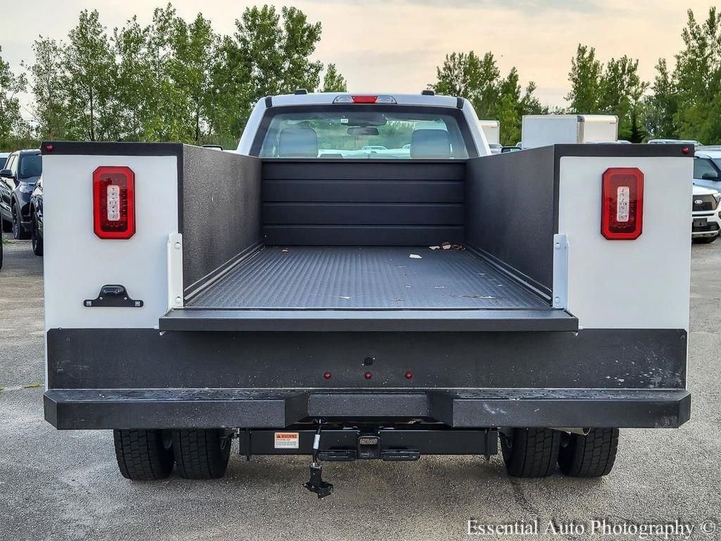 New 2025 Oxford White Ford F-550® XL image 23