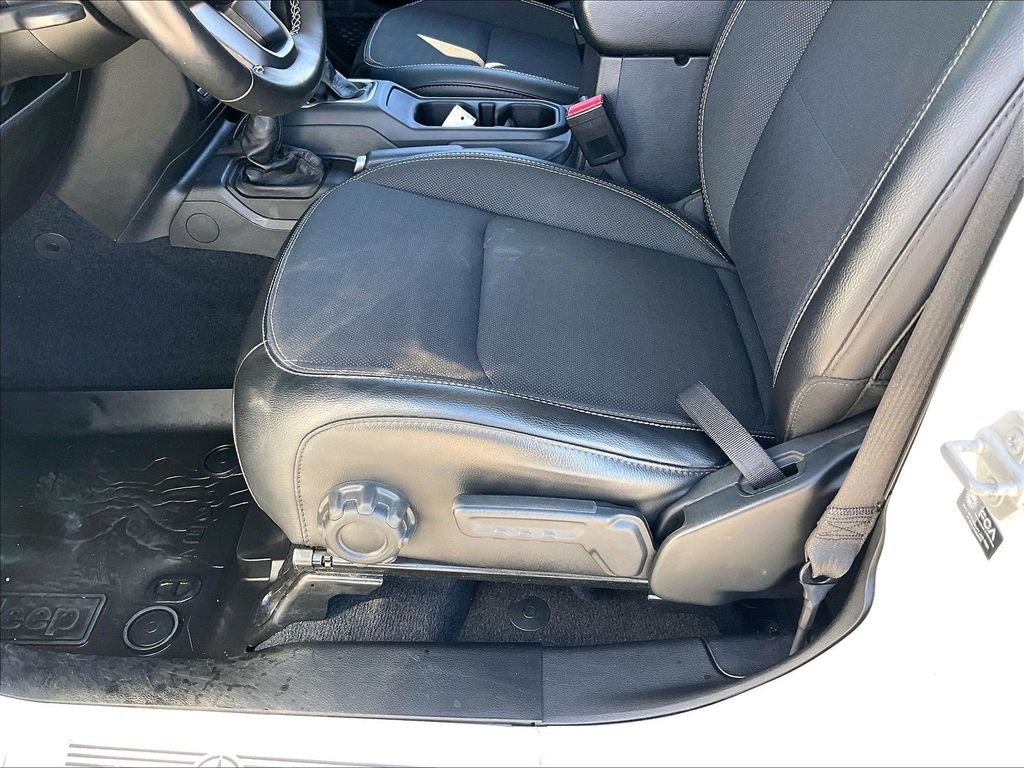 Used 2023 Bright White Clearcoat Jeep  image 31