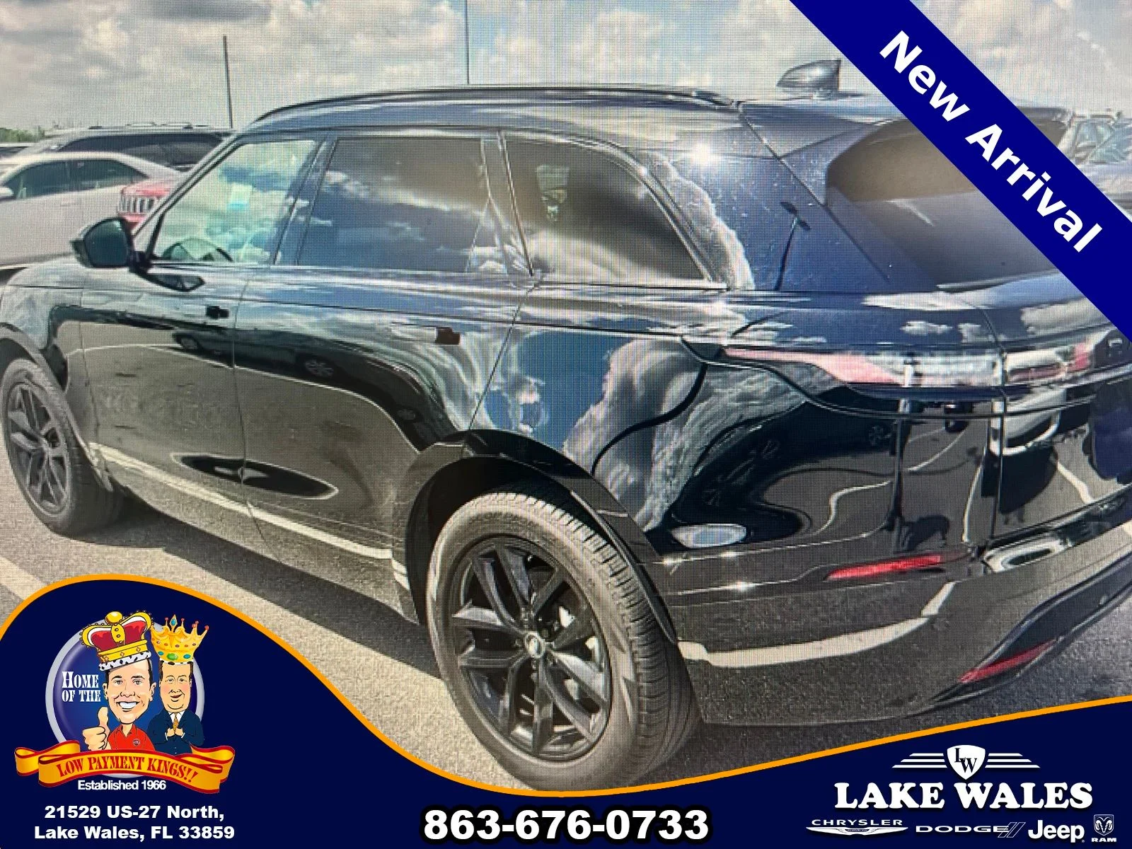 Used 2024 Black Land Rover Dynamic SE image 3