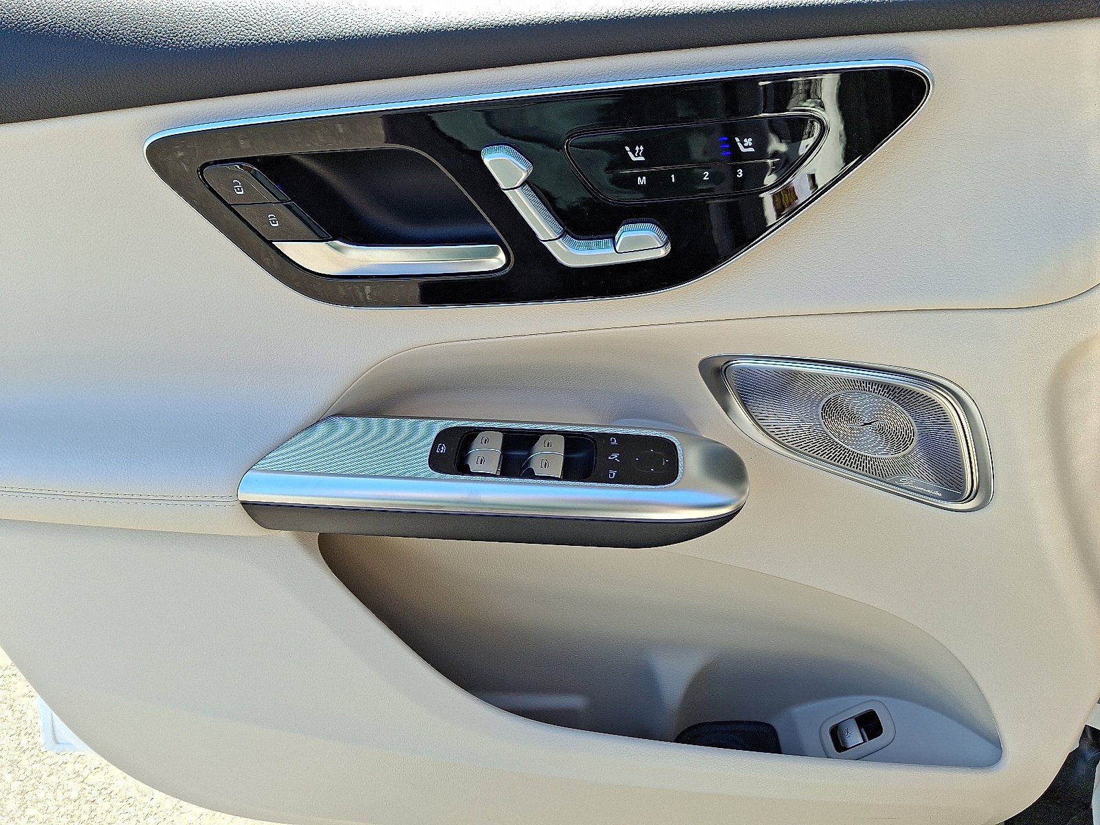New 2026 Polar White Mercedes-Benz GLC 300 image 22