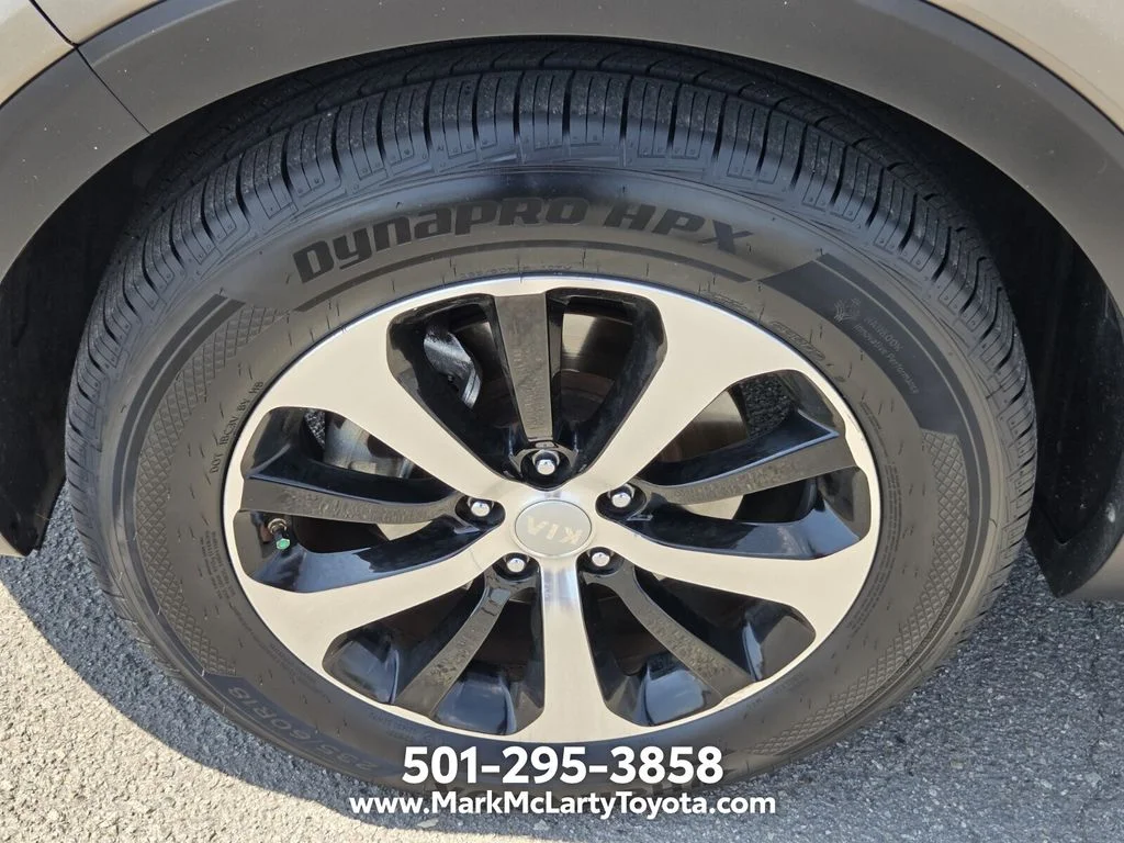 Used 2016 Silver Kia EX image 16