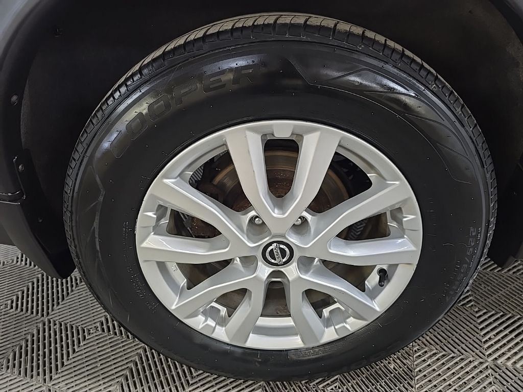 Used 2018 Gray Nissan SV image 15