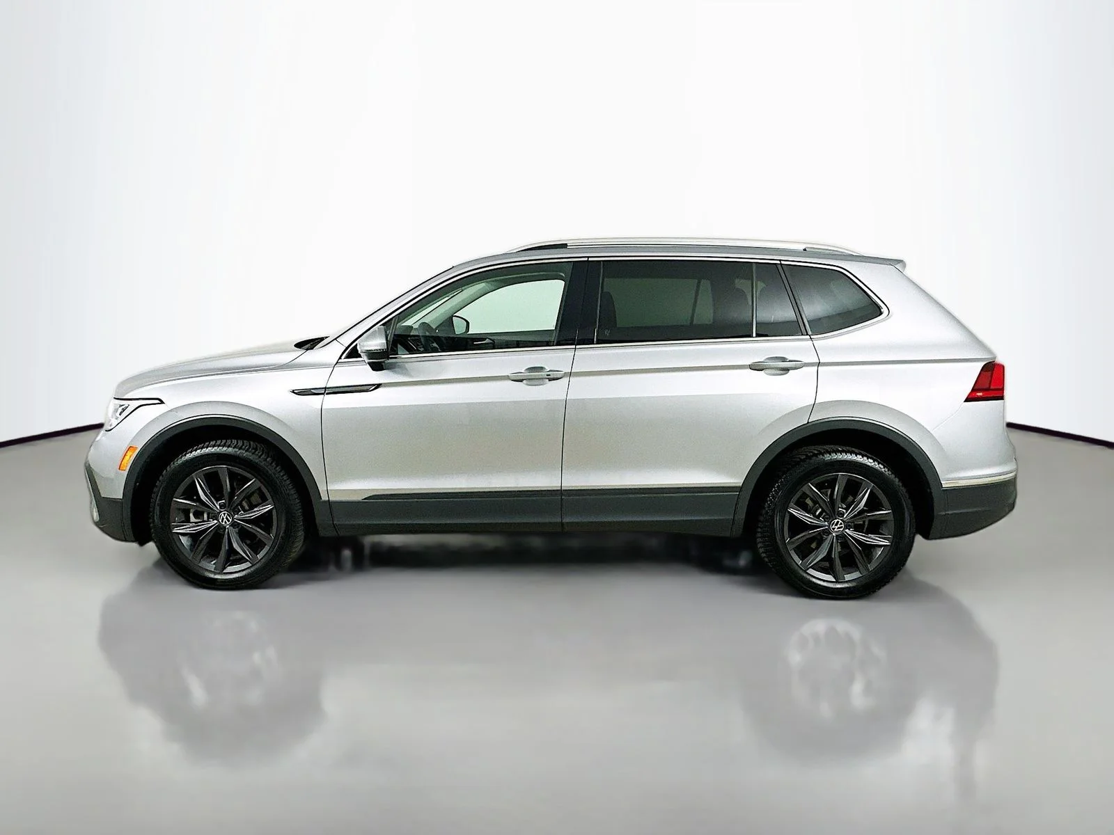 Used 2022 Silver Volkswagen  image 8