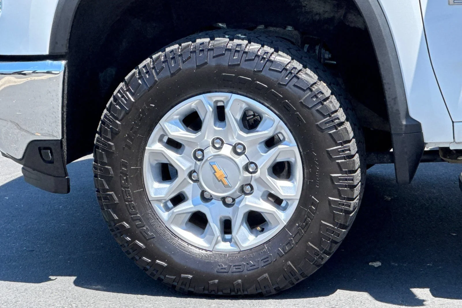 Used 2024 Summit White Chevrolet LTZ image 30
