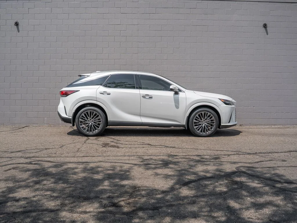 Used 2023 White Lexus 350 Luxury image 8