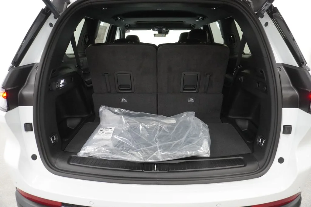 New 2026 Bright White Clear-Coat Exterior Paint Jeep Laredo image 31